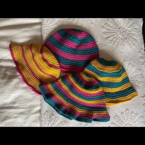 STRIPED CROCHET HANDMADE BUCKET HAT - Picture 3 of 3